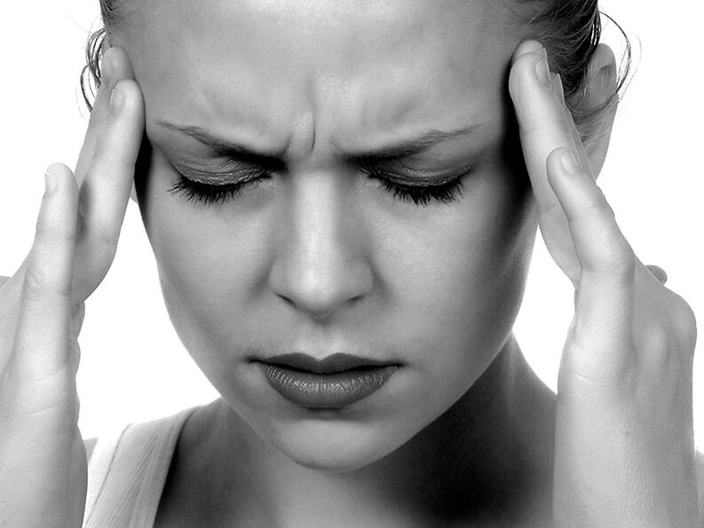 Главоболието е един от симптомите на остеохондроза на шийните прешлени