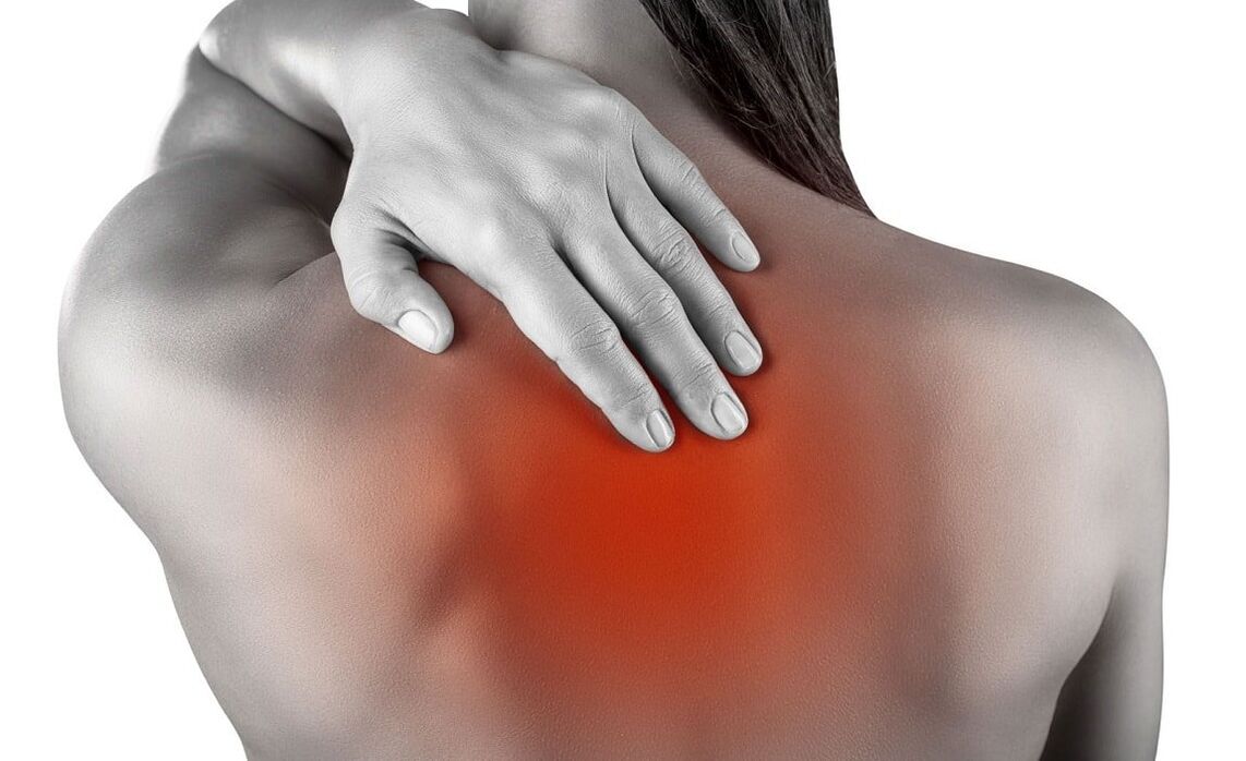 Локализацията на болката в гърба е характерна за остеохондрозата на гръдния кош